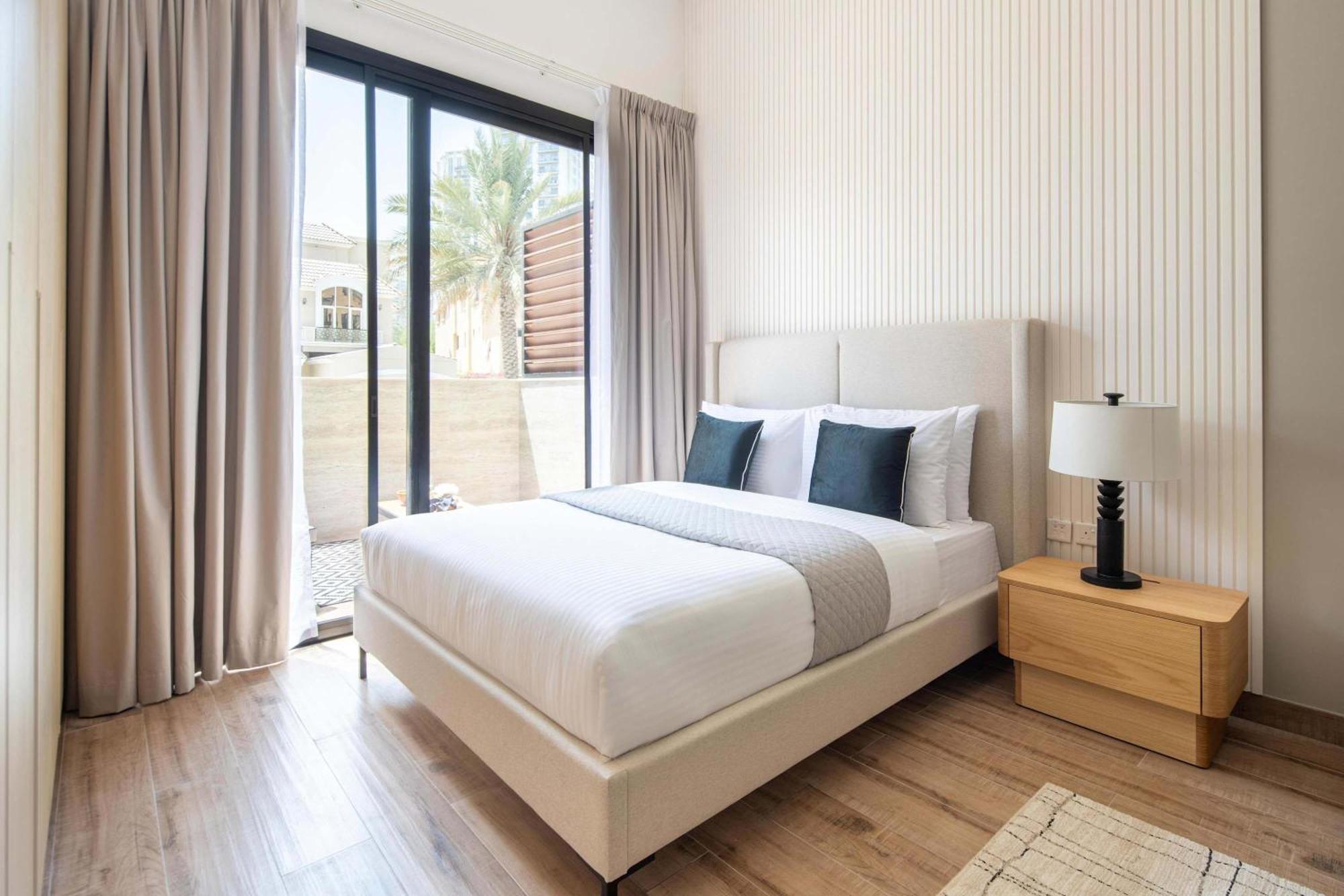 Frank Porter - Oakley Square Residences *